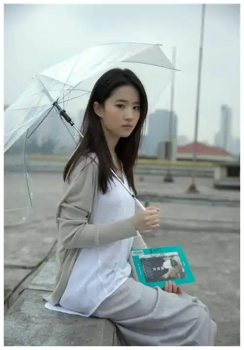 刘亦菲初中清纯照曝光!