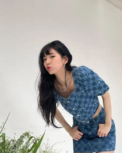 裴秀智超话【instagram】#广告女王裴秀智#230317 skuukzky ins更新