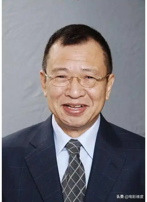 许绍雄这张脸,就像欧阳震华的"警察脸"般,是那些年香港警匪电影里必备