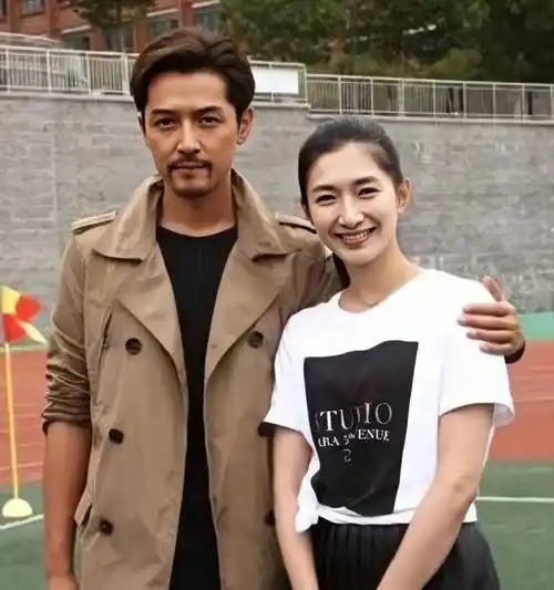 分手13年后胡歌与薛佳凝的人生轨迹有何不同