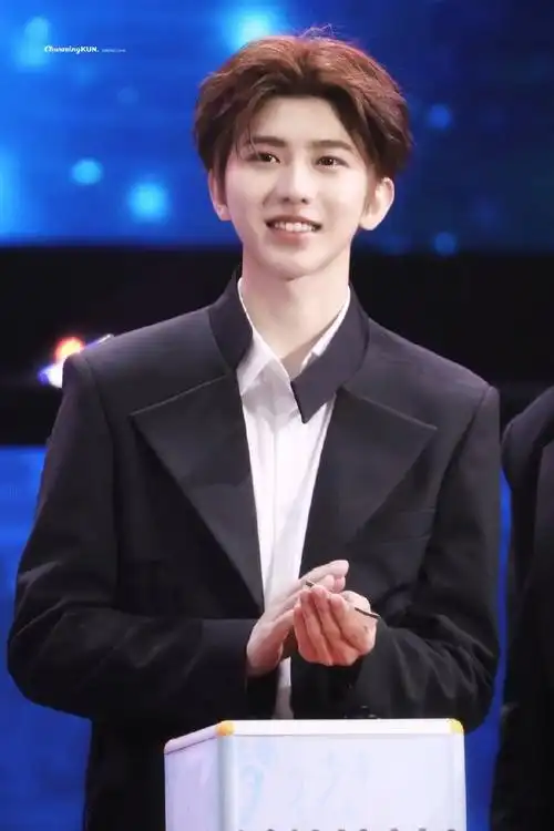 蔡徐坤笑容合集