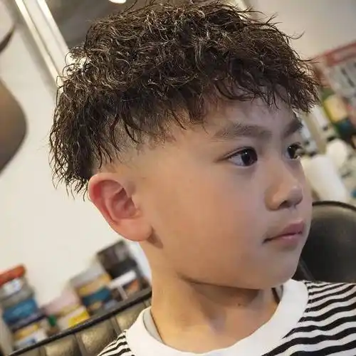 2024夏季小男孩发型来了,两侧铲短很百变,剪完真帅气|挑染|脸型|短发