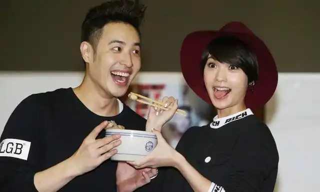 潘玮柏 / 弦子一首《不得不爱》经典歌曲永难忘!