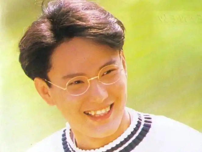 33年后再看张信哲,从"情歌王子"到孤独终老,他经历了什么?