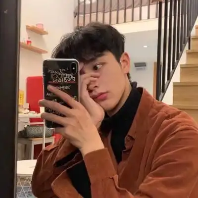 真人帅气对镜自拍男生头像图片