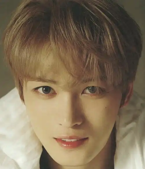 求助大家有这种怼脸清楚的正脸照吗不定期更新