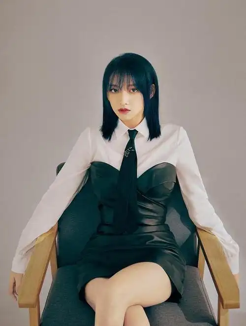 不愧是"奶潇"!程潇拍时尚大片放开了,沙漏身材很吸睛