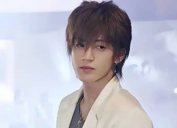 不影响他人,小栗旬只能算是生活作风有问题,毕竟有钱人享受生活的花样