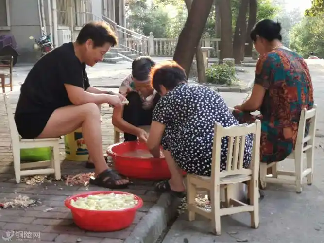 邻里和睦,互助互帮