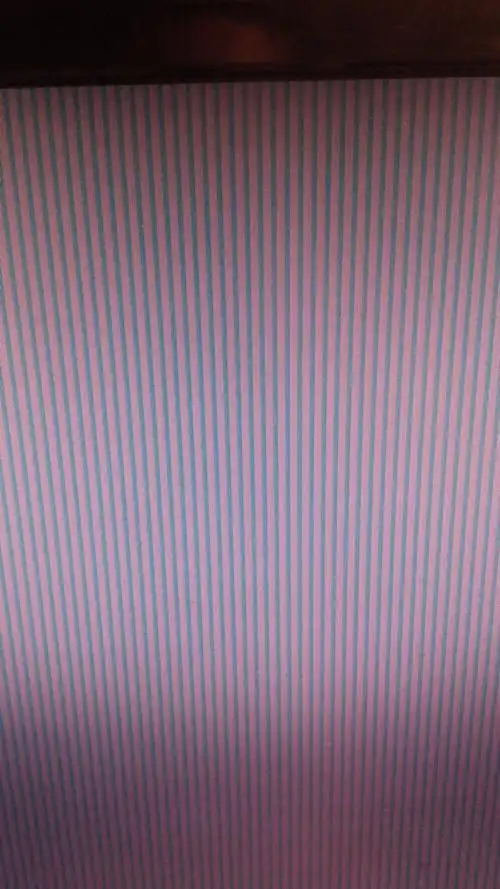 屏幕出现一条一条的 也有花屏