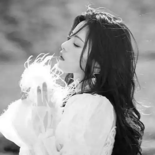 寂寞孤独伤感黑白头像图片