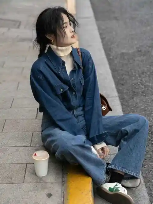 牛仔衬衫怎么搭配好看女,女生牛仔衬衫搭配什么裤子好看 - 千梦