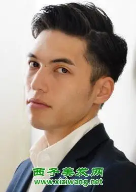 成功男士偏分头发型 帅气又有气场