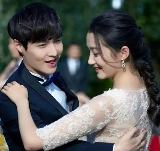 网络上一直有关于exo组合的成员张艺兴女朋友是谁的消息,尤其李琪琪的