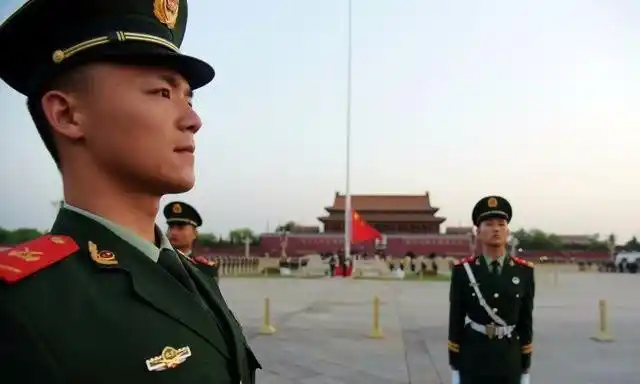 兵哥哥的完美侧颜!