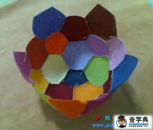 简单的手工布艺足球制作步骤8