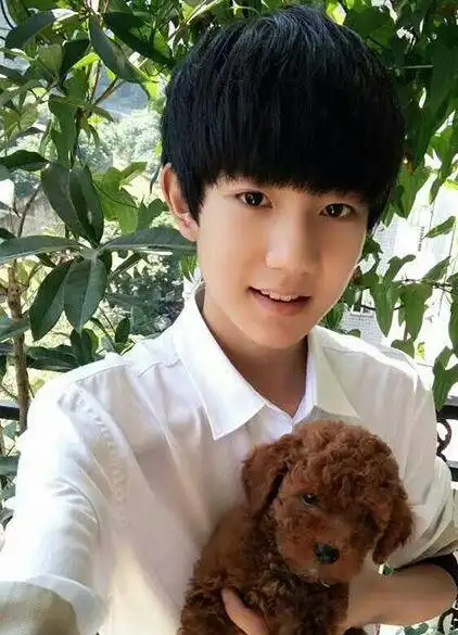 > 正文   王源中考艺考试成绩出炉,日前,tfboys组合成员王源刚参加完