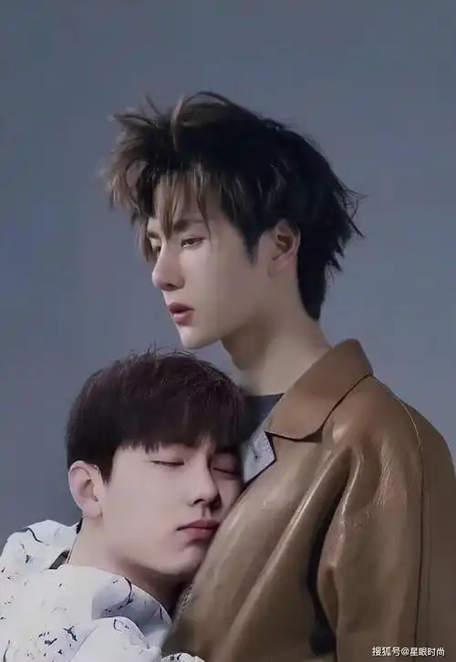 肖战,王一博的古装与现代装,你更喜欢哪种造型