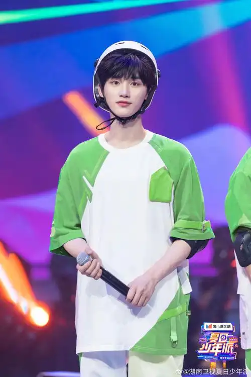 丁程鑫《夏日少年派》新剧照 酷帅又可爱的小丁