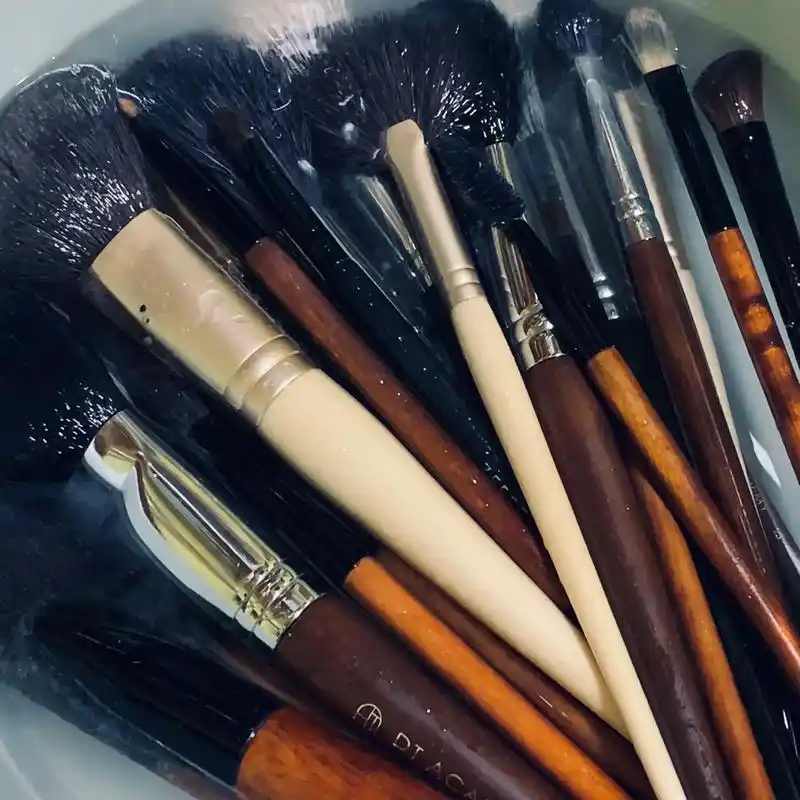 化妆工具是比较容易藏匿细菌的 除去日 - 抖音