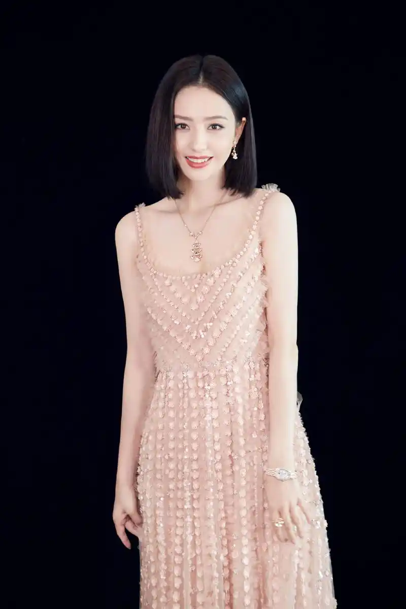 佟丽娅裸色长裙清新淡雅写真图片49