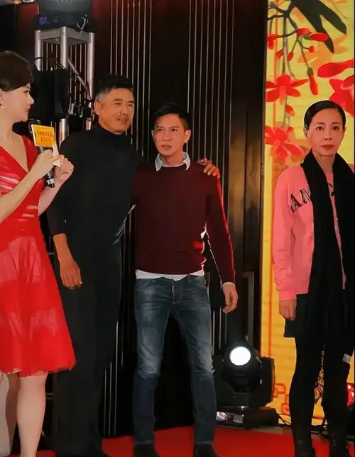 左图是身高172的张家辉和身高182的陆毅合影,从右边张家辉和身高182的