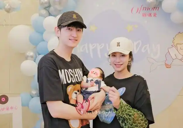 他童星出道曾红极一时娶大三岁妻生一子一家三口幸福甜蜜