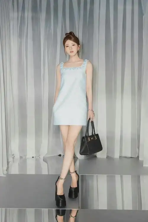 赵露思米兰时装周让人过目不忘