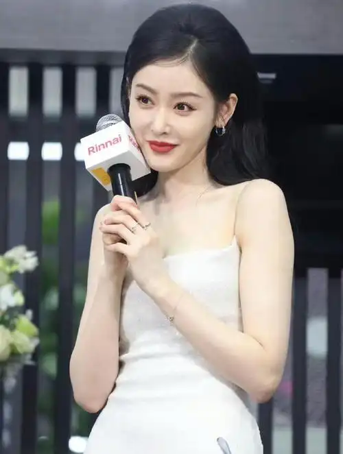 又被张天爱惊艳了葫芦身材前凸后翘后背露出一块白到发光