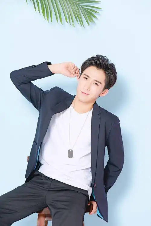 帅哥美女推荐网三周年 气质暖男杨鑫人气极速升温