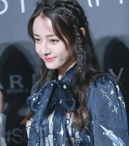 迪丽热巴陈妍希侧辫发美出天际, 赵薇逆生长似20岁少女!