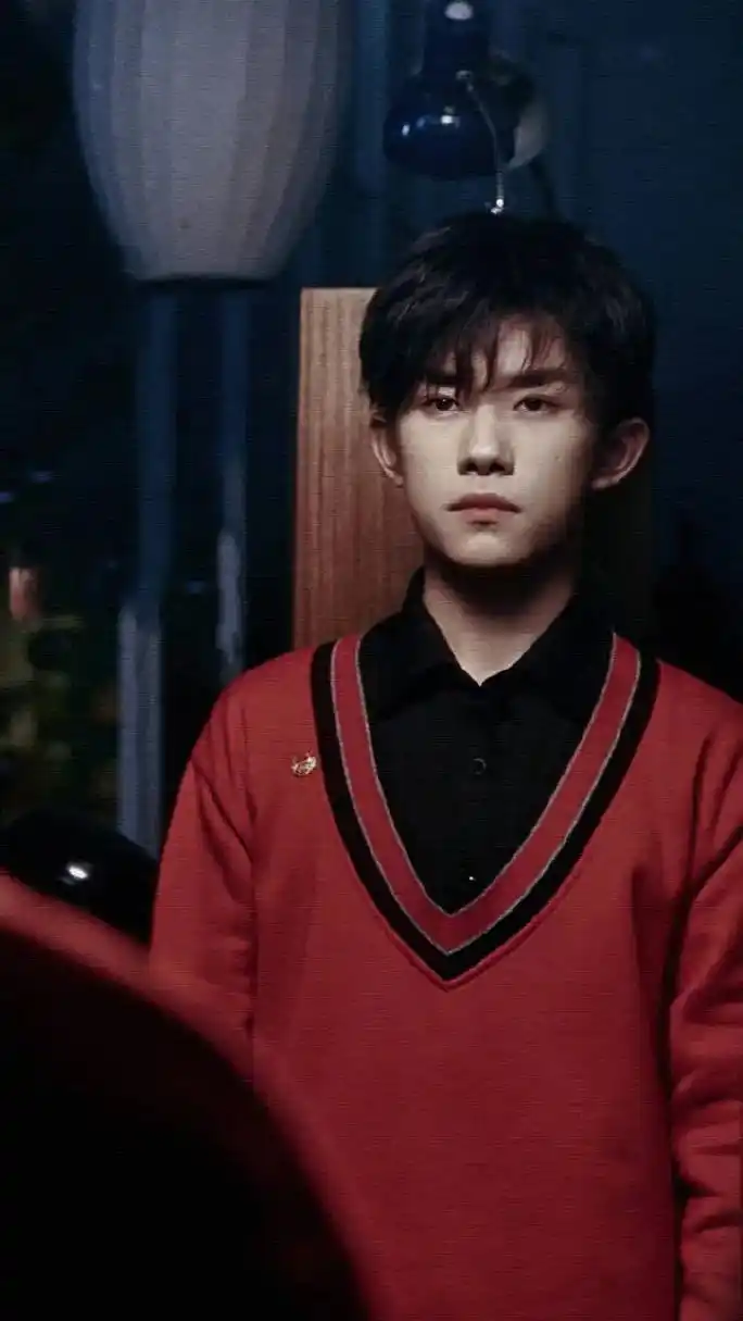 相册里的一部分生活照.#易烊千玺 #一眼沦陷 #千纸鹤 #可 - 抖音