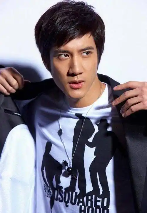 多栖艺人王力宏,被众星赞扬,成龙更称:真希望他是我的儿子_工作_因为