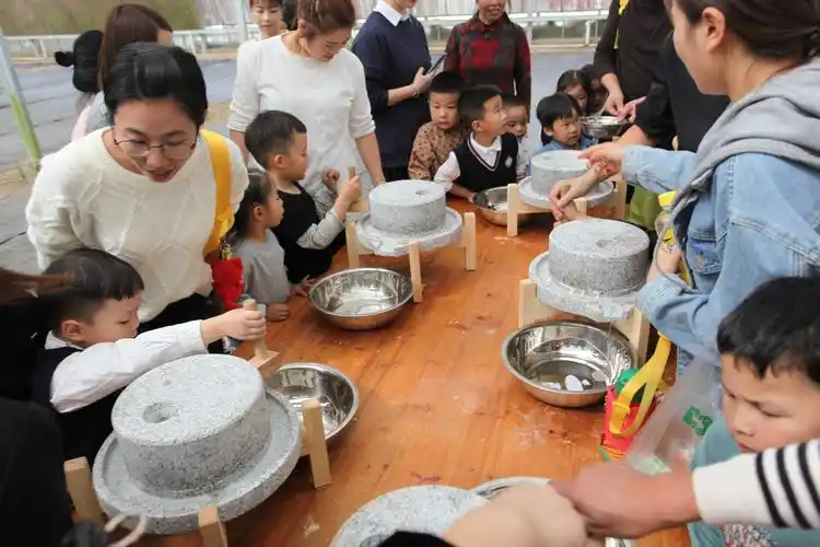 多肉种植,捉泥鳅,磨豆浆丨在大自然中留下美好童年. - 美篇