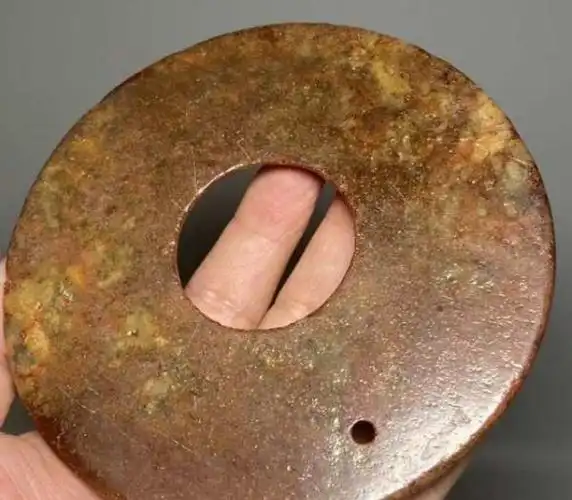 一件古玉具备了五种沁色,胜得十万金.