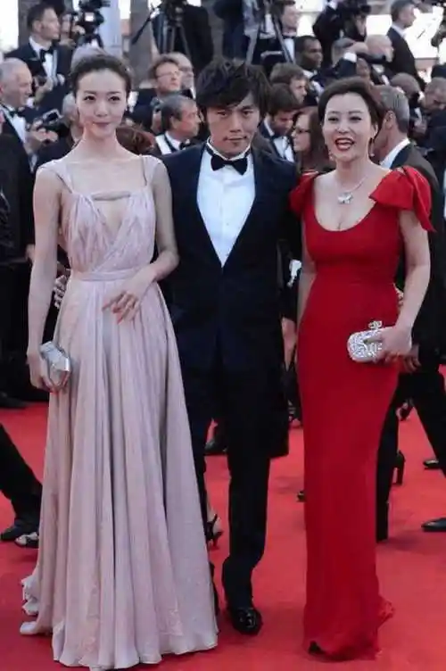 当郝蕾撞衫孙俪, 你是选择性感妩媚还是端庄优雅?_网易订阅