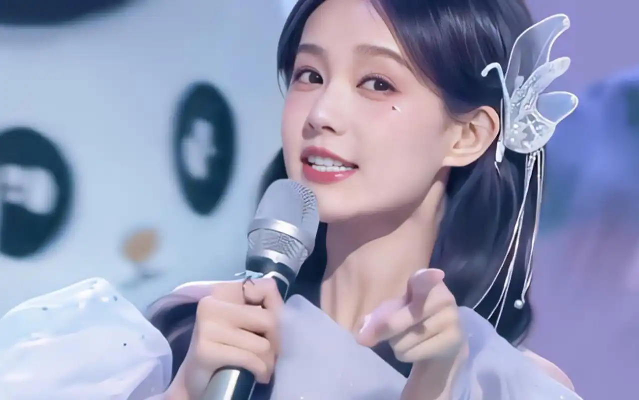 【李一桐】好漂亮|笑起来眼睛弯弯的好温柔!