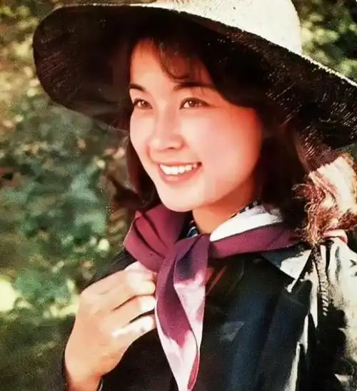 她是华语电影界的巅峰之星,她是刘晓庆,一位备受尊敬和崇拜的演员,她