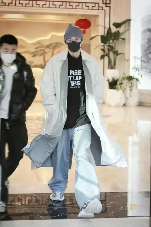 8米,能不能把风衣穿好看?看看陈坤和刘昊然!