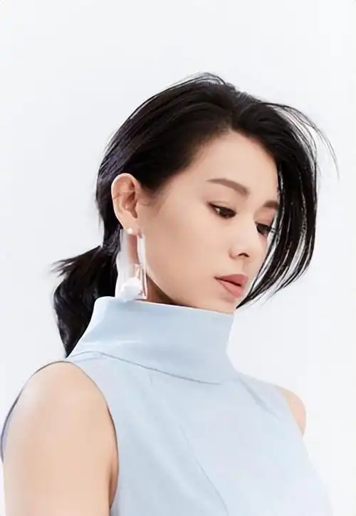 回顾港姐胡杏儿:苦恋黄宗泽8年无果,如今感谢男方的不娶之恩?