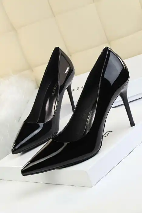 韩版时尚简约性感显瘦女鞋细跟高跟漆皮浅口尖头职业ol单鞋