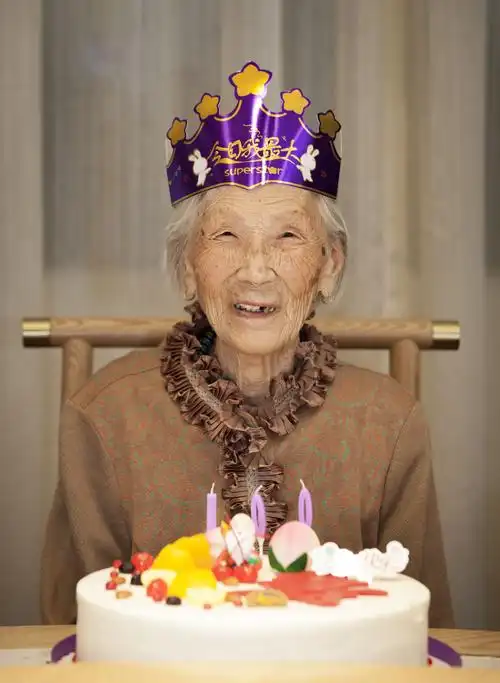 100岁老寿星庆生