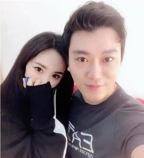 杨幂大方晒照宣布新恋情神秘男友浮出水面杨幂未来可期