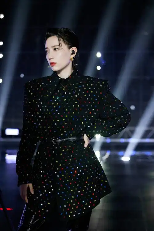 李斯丹妮卡点变装舞台