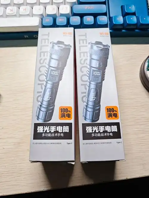 某宝薅了两个强光手电筒拆开看看轻松换电池