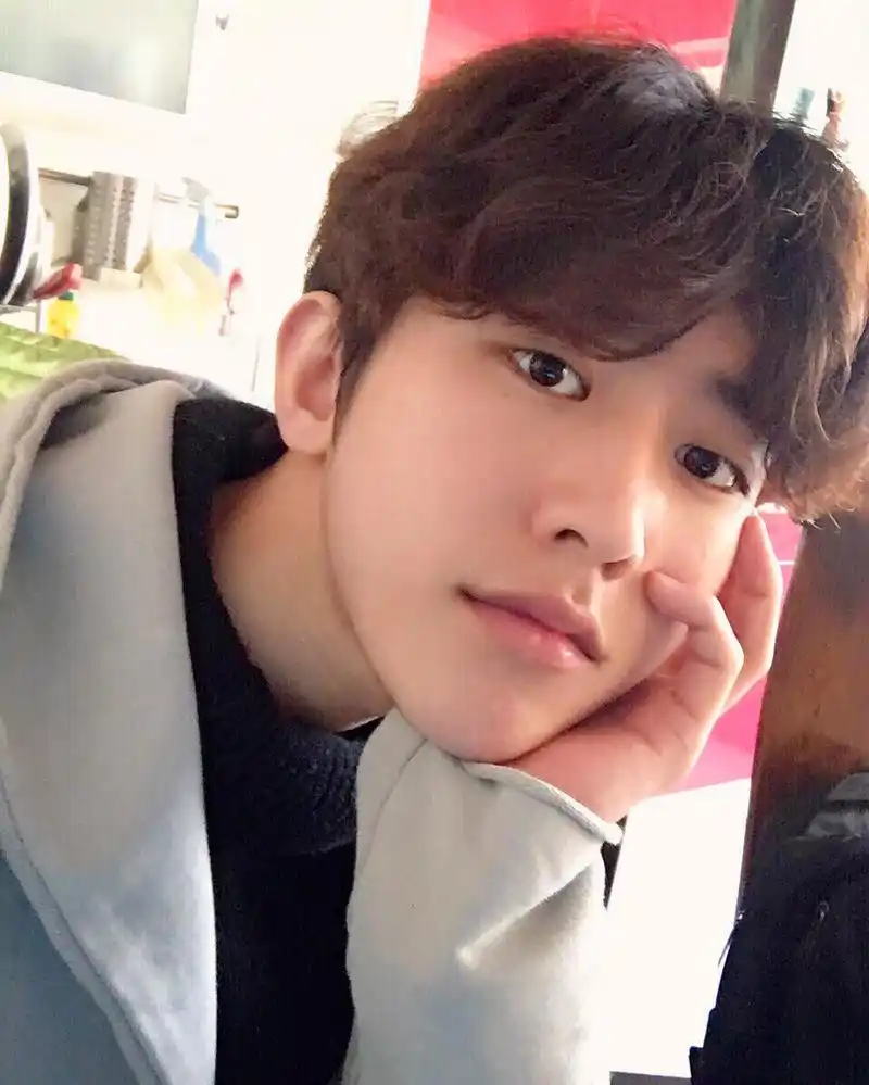 蔡徐坤素颜直播,暴露了最真实的一面,这样的蔡徐坤你们喜欢吗