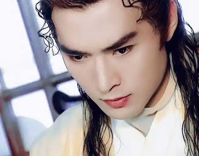 谈到古装男神,相信很多人都会想到焦恩俊,他的颜值是真的高,面冠如玉