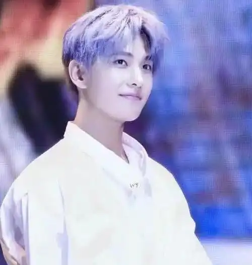 考古才知道,实力宠粉的杨洋,染蓝色头发,是为了给羊毛们一个惊喜!