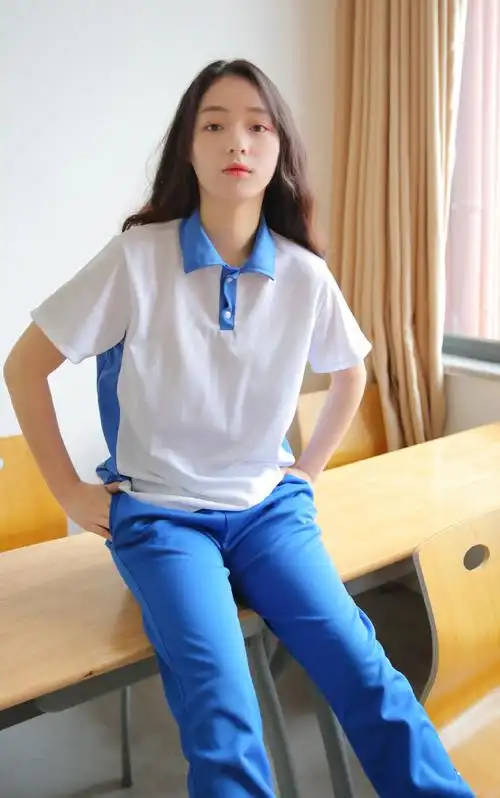 校服美女清纯养眼教室写真图片