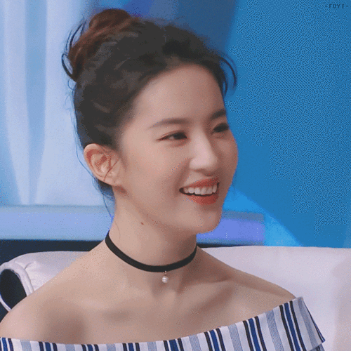 号称全家最丑的刘亦菲女人这是在玩火的动态图